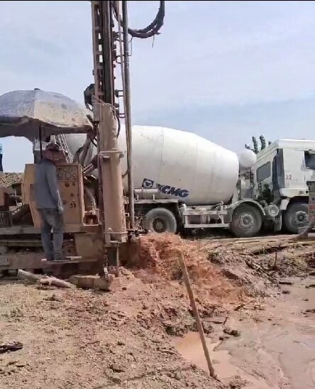 新洲区岩石井施工